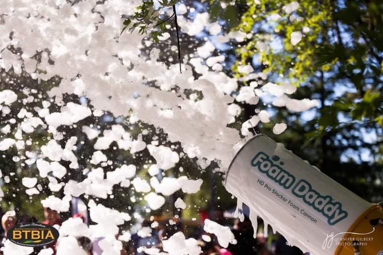Foam Daddy HD Pro Stacker Foam Cannon image of the cannon in action!